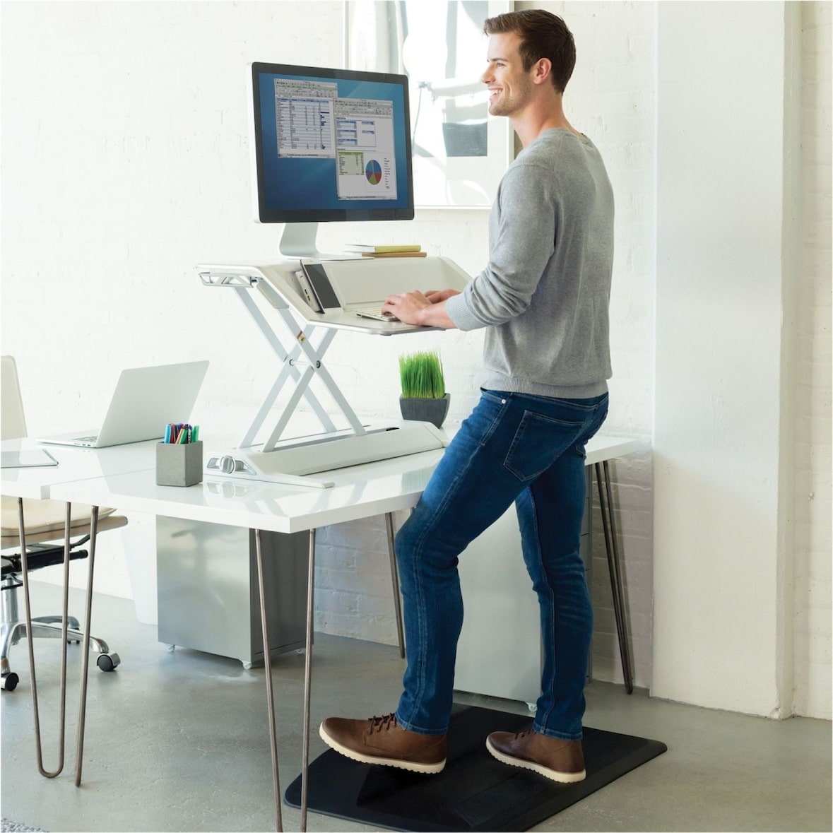 Sitz-Steh Workstation Lotus DX höhenverstellbar weiß