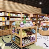 thumbnail of TRADIS Zentrales Display auf Rollen, 3 Ebenen, Massivholz