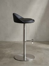 thumbnail of Barhocker `Donau`, höhenverstellbar, halbrunde Rückenlehne, Edelstahl, max. 110 kg Belastung. Schwarz, 43x43x90 cm | Kadima Design