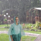 thumbnail of Relaxdays Regenponcho Einweg, 10er Set, Einmal Regencape mit Kapuze, für Erwachsene, Notfallponcho Damen & Herren, grün