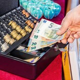 thumbnail of HMF 10015-05 Geldkassette mit Münzzählbrett, 30 x 24 x 9 cm, Blau