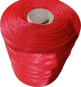 Un rollo de hilo rojo.