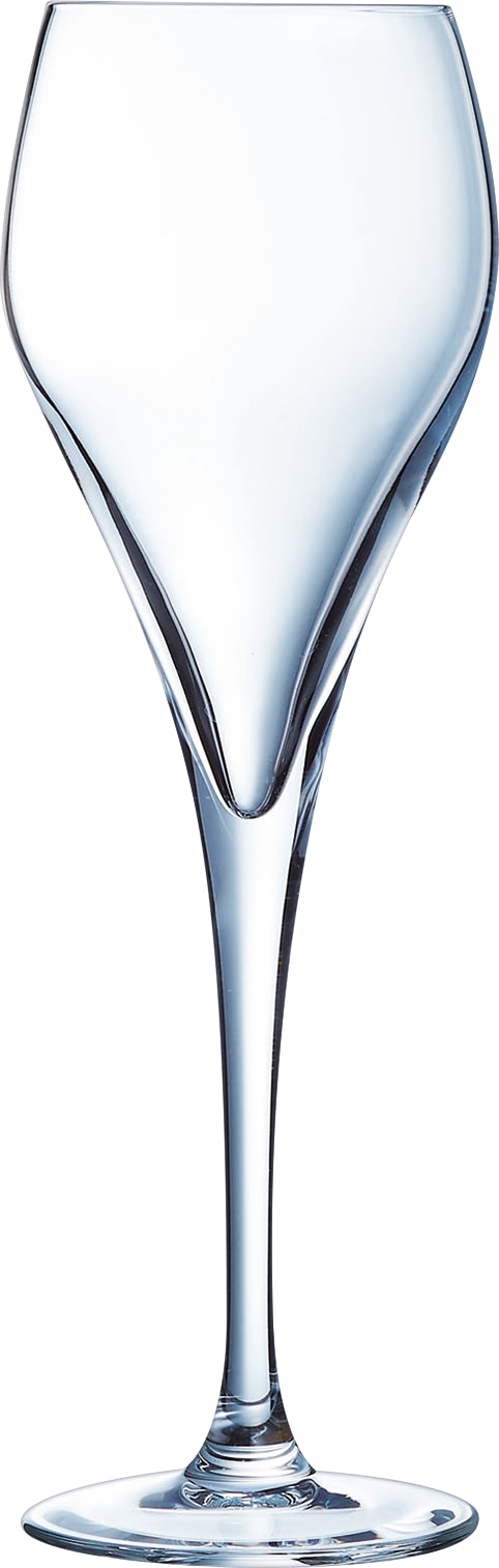 Una copa de champán transparente con un tallo largo.