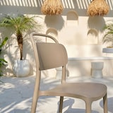 thumbnail of Lot de 4 chaises empilables pour intérieur et extérieur en résine, avec poignée intégrée, pour cuisine, jardin, bar et restaurant - Brenda/Caramel