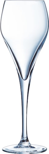 Una elegante copa de champán con tallo alto.
