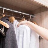 thumbnail of Intirilife Teleskopstange in SILBER 100 - 170 cm - Ausziehbare Stange aus Edelstahl ohne Bohren Klemmstange Duschvorhangstange Gardinenstange