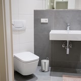 thumbnail of Relaxdays Kosmetikeimer 5 Liter, Edelstahl, Badabfallbehälter mit Inneneimer, Absenkautomatik, runder Treteimer, silber