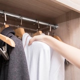 thumbnail of Intirilife Teleskopstange in SILBER 120 - 220 cm - Ausziehbare Stange aus Edelstahl ohne Bohren Klemmstange Duschvorhangstange Gardinenstange