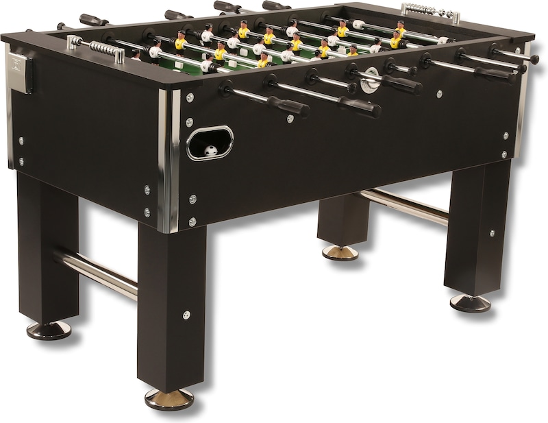 Ein schwarzer Kickertisch mit silbernen Stangen.