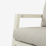 thumbnail of Sofá exterior de 2 lugares com estrutura em alumínio off-white e almofadas cinzentas.