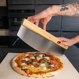 thumbnail of Intirilife Profi Pizzaschneider in Braun Wiegemesser mit Edelstahlklinge - 35.3 x 10.8 x 2 cm - Großes Pizzamesser Kräutermesser mit Klingenschutz