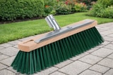 thumbnail of Hochwertiger Gartenbesen 40cm Breit mit Kratzleiste und Metall-Stielhalter Straßenbesen grüne Borsten Allzweckbesen Schrubberbesen ohne Stiel