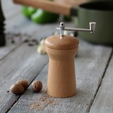 thumbnail of Ogo Living - Moulin à noix de muscade à manivelle en bois de hêtre