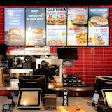 thumbnail of Wandmontierter Werbemonitor – Digitales Werbedisplay, Kundenstopper mit automatischem Media Player für gewerbliche Nutzung, 50 Zoll /GGJ50B/