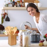 thumbnail of Relaxdays Kochlöffelset Bambus 5-teilig, je 30 cm, Holzlöffel, Rührkelle, Lochkelle, Pfannenwender, mit Halter, natur