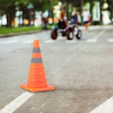 thumbnail of Relaxdays Pylonen groß, 4er Set Leitkegel faltbar, Reflektor-Streifen, Faltkegel, HBT 45 x 24,5 x 24,5 cm, orange/silber