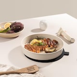 thumbnail of Masterpro Share & Play - 10-teiliges stapelbares Kochgeschirrset aus Aluminiumguss mit abnehmbarem Griff und beiger Keramikbeschichtung