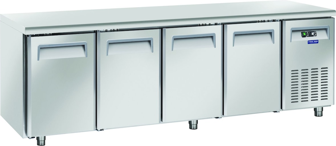 Cool Head Gekühlter Gebäcktisch mit 4 Türen. Automatisches Auftauen. Temperatur +2°C/+8°C.  Misst 248x80x85 cm cm. Cool Head PA4100
