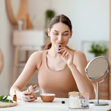 thumbnail of Relaxdays Wattestäbchen-Behälter, Kunststoff, mit Bambusdeckel, Organizer Wattepads und Wattestäbchen, transparent/natur