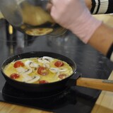 thumbnail of Gusseisenpfanne 20cm Gußeisenpfanne 39mm hoch mit Holzgriff Pfanne aus Gusseisen