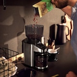 thumbnail of Tchibo elektrische Kaffeemühle, eingebaute Waage, Kegelmahlwerk, Schwarz/Silber