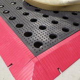 thumbnail of Estrado Antiderrapante Drenante MAXI 33 x 33 x 2cm (Vermelho) Extra-reforçado: garagens, automóveis, motos, hotelaria, indústria