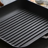 thumbnail of Grelha em ferro fundido com cabo de madeira - 28 x 28 x 4 cm - Panela em ferro fundido para todas as fontes de calor - Sem PFAS - Preto