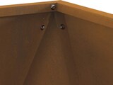 Rostbraune Metallecke mit Schrauben.