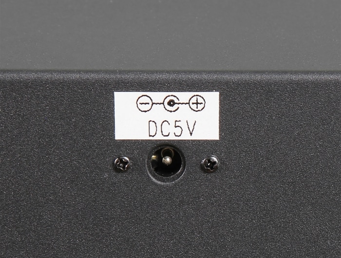 Ein runder Anschluss mit einem DC 5V-Symbol.
