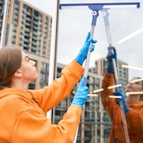 thumbnail of Relaxdays Wasserschieber mit Teleskopstiel, HxB: 84–135 x 52 cm, Gummilippe, Edelstahl, Gelenk verstellbar, silber/blau