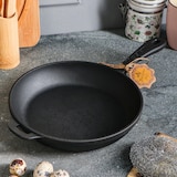 thumbnail of Koekenpan gietijzer - ø 24 x 4 cm - Gietijzeren pan voor alle warmtebronnen - Metalen handvat - PFAS vrij - Zwart