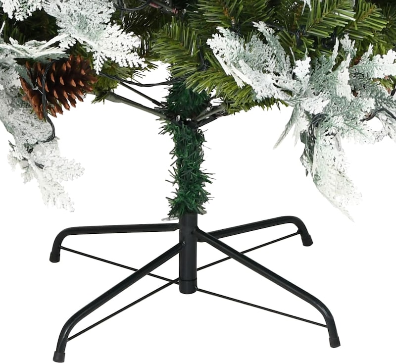 Ein Weihnachtsbaumständer mit Zweigen und Zapfen.