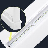 Eine LED-Leiste in einer Leuchte.