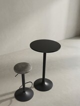 thumbnail of Barhocker `Campania`: 58-79 cm Sitzhöhe, Eisenmaterial, Samt/Wildlederoptik Bezug, 360° drehbar. Grau, Material: Stoff, 40x40x79 cm | Kadima Design