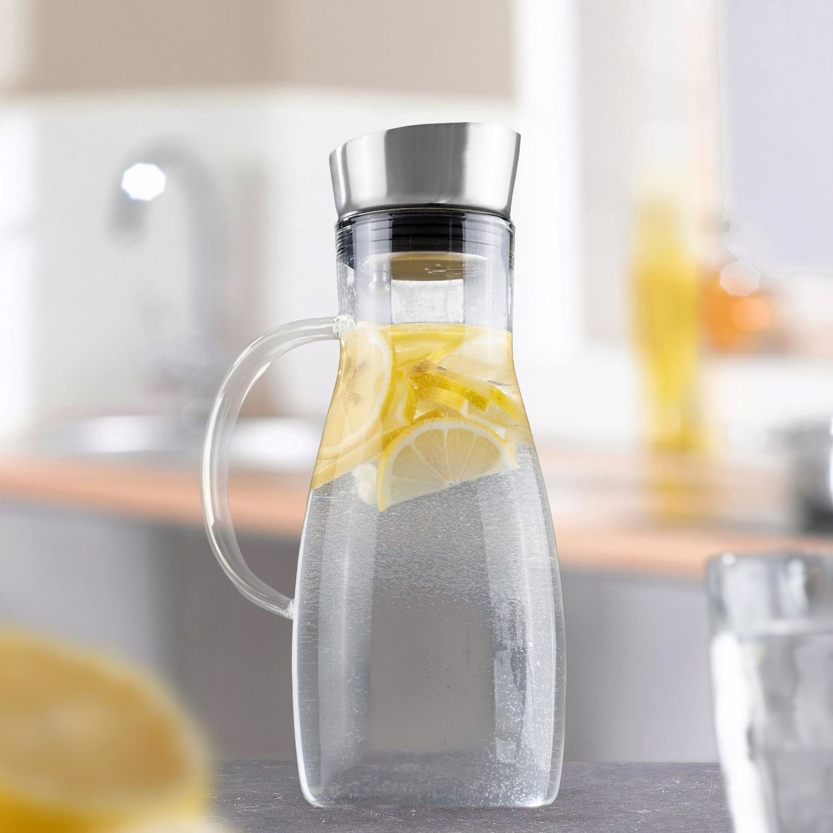 Wasserkaraffe mit Henkel 1,2 l mit Ausgießer, spülmaschinengeeignet