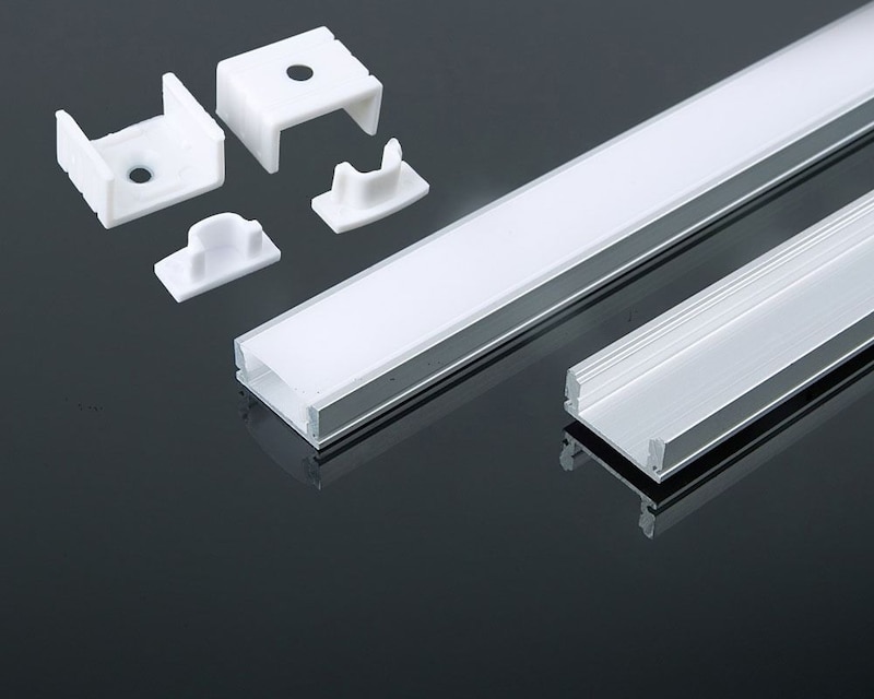 Aluminiumprofile mit Diffusoren und Clips.