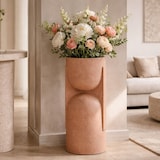 thumbnail of Nui 70,5 cm Outdoor-Vase – Kompakte rote Harzvase mit modernem und funktionalem Design