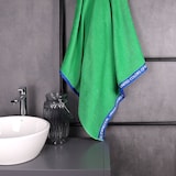 thumbnail of Benetton - Toalha 90x160cm feita de 100% algodão na cor verde.