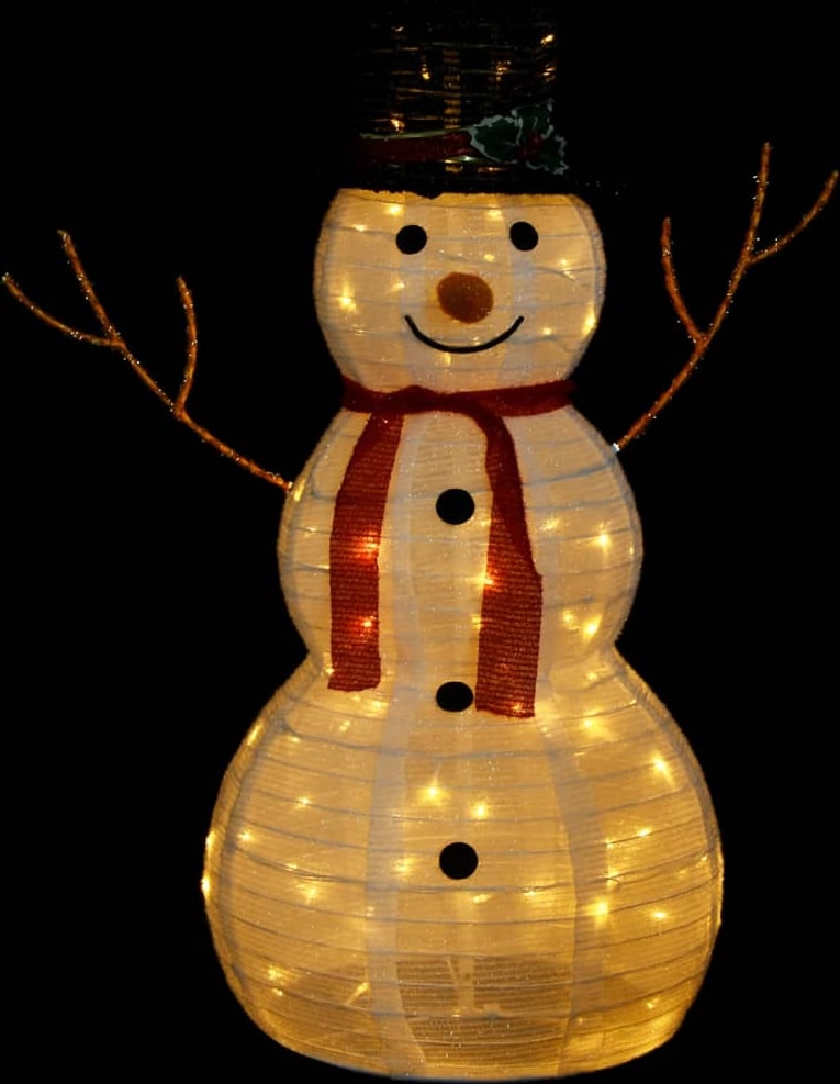 Ein beleuchteter Schneemann mit Schal und Hut.