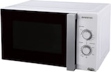 Um micro-ondas branco com uma janela de forno preta.