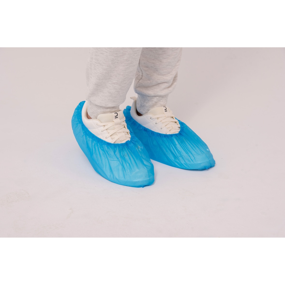 Cubre zapatos polietileno azul sellado a máquina. Caja de 2000 uds