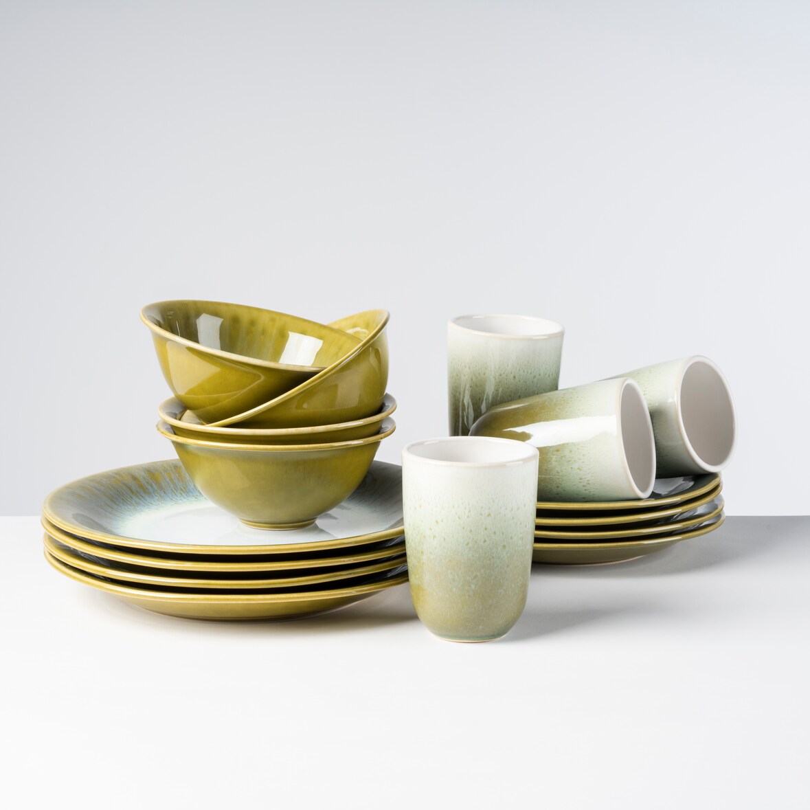 Gipfelstück Kombiservice 16-tlg für 4 Personen mit grünem Rand postsicher, Serie FLUSSUFER