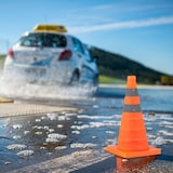 thumbnail of Relaxdays Pylonen groß, 4er Set Leitkegel faltbar, Reflektor-Streifen, Faltkegel, HBT 45 x 24,5 x 24,5 cm, orange/silber