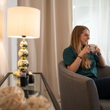 thumbnail of Relaxdays Tischlampe Gold, runder Lampenschirm, originelles Design, E27, Nachttischlampe, HxD: 50 x 25 cm, weiß/gold