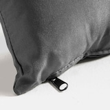 thumbnail of Confezione di mobili da giardino con pallet e cuciture grigie.