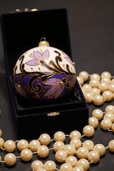 thumbnail of Jugendstilkugel, Weiß & Violet, 10cm