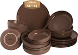 Een bruine keramische servies set.