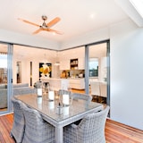 thumbnail of Relaxdays Aschenbecher mit Drehdeckel, Metall, draußen & drinnen, HxD: 11,5 x 8 cm, windfest, Drehaschenbecher, silber