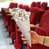 thumbnail of 1000 Papierspitztüten Spitztüten weiß 17 x 17 cm für ca. 100 g gefädelt