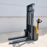 thumbnail of Apilador Eléctrico 1500kg a 3000mm 24V/105Ah